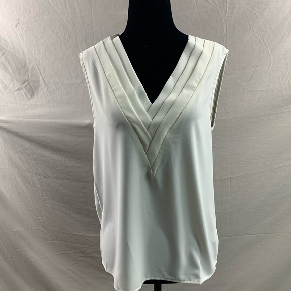 White V Neck Sleeveless Blouse - Picture 5 of 5